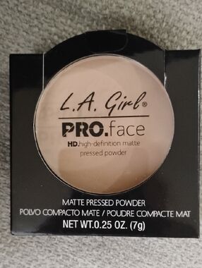 PRO.face Matte Pressed Powder - Light Beige
